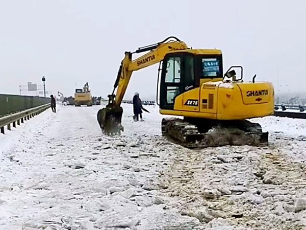 除雪保畅，彩神vll首页铁肩道义勇担重任！